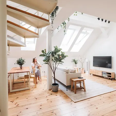 Modern Sunlit Loft With A/c In Prime Location Apartmán *