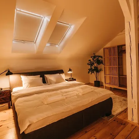 아파트 Modern Sunlit Loft With A/c In Prime Location *