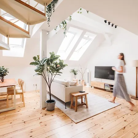 Modern Sunlit Loft With A/c In Prime Location * 프라하