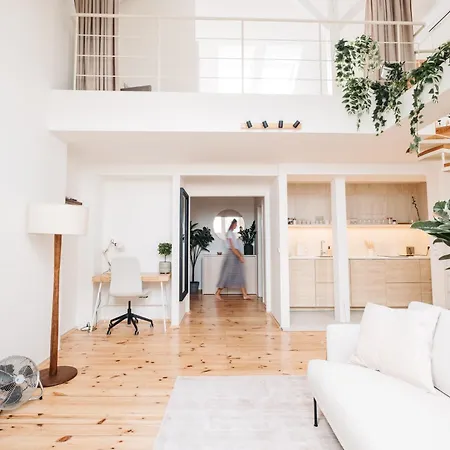 아파트 Modern Sunlit Loft With A/c In Prime Location
