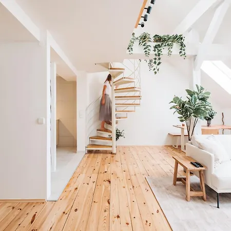Modern Sunlit Loft With A/c In Prime Location Praga